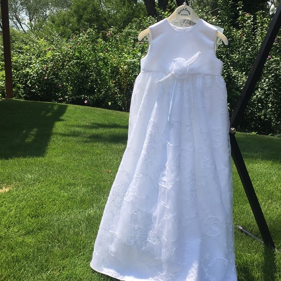 White Christening/Baptism Gown w/ matching Bonnet - Picture 2 of 5